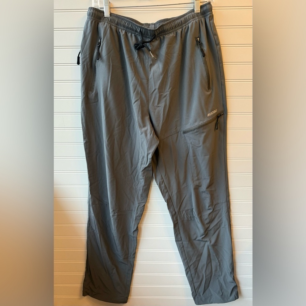 Men’s Mocoly gray hiking pants. Size Large